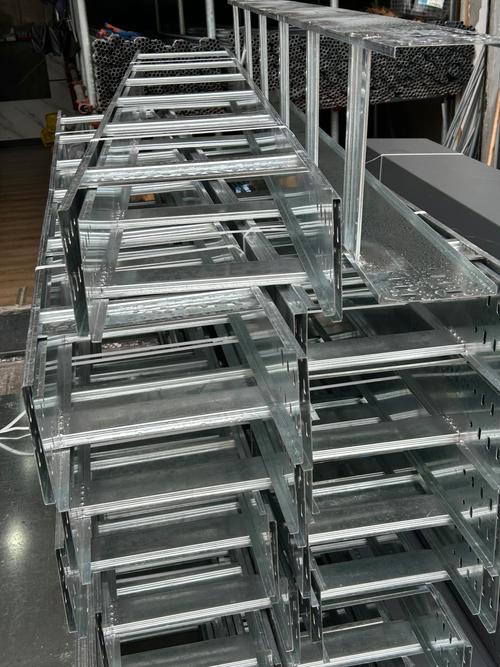 铝合金桥架厂商:专业制造与行业应用解析